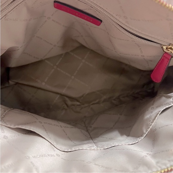 EUC Michael Kors Leather "Cindy" (Domed Satchel) - Picture 11 of 13